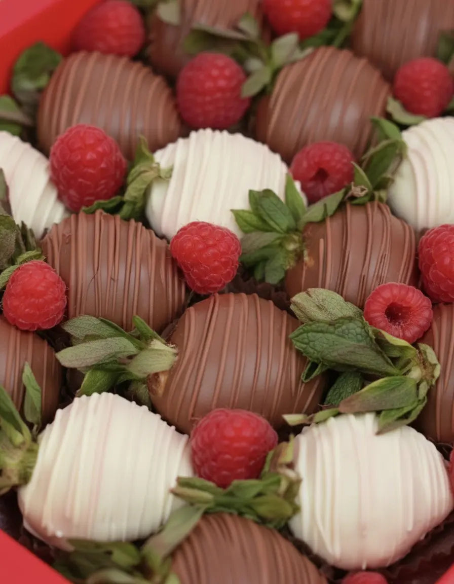 Aisha Duo Box — milk and dark chocolate dipped strawberry gift box Dubai
