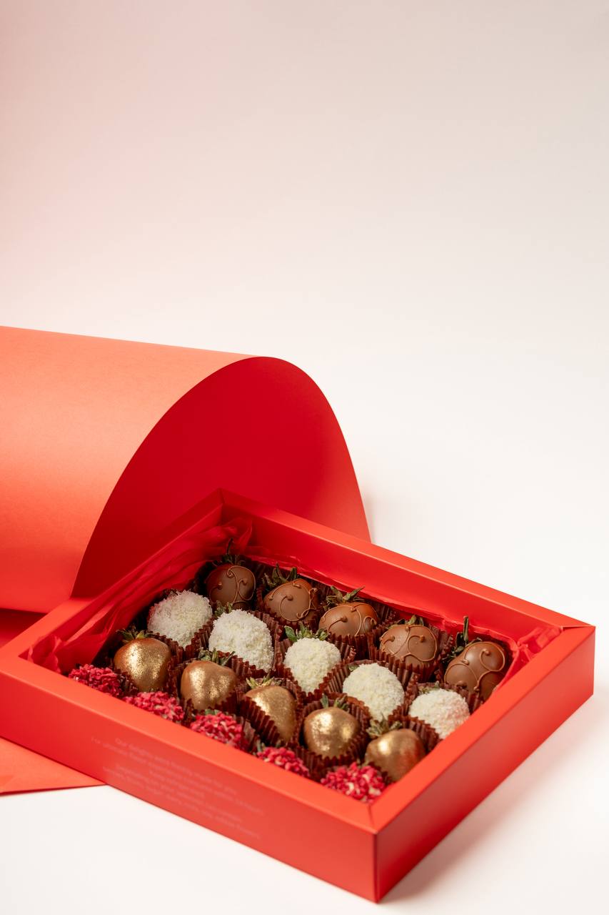 Jamila Box – milk and white chocolate strawberries with raspberries, coconut and gold dust, festive Dubai gift box