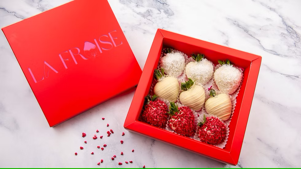 Maryam Box – white chocolate strawberries with coconut flakes and raspberry, feminine Dubai chocolate gift box