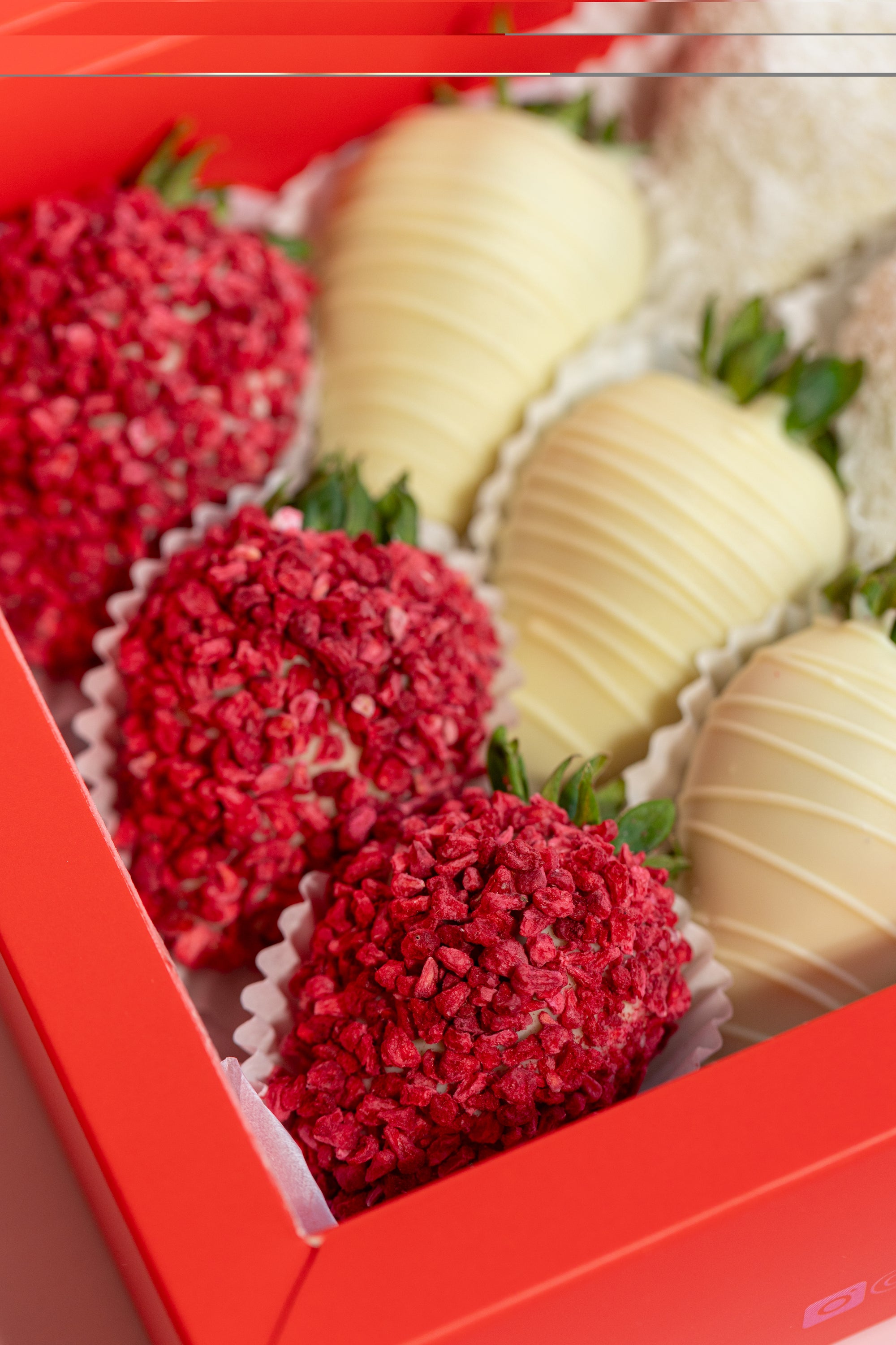 Maryam Box – white chocolate strawberries with coconut flakes and raspberry, feminine Dubai chocolate gift box