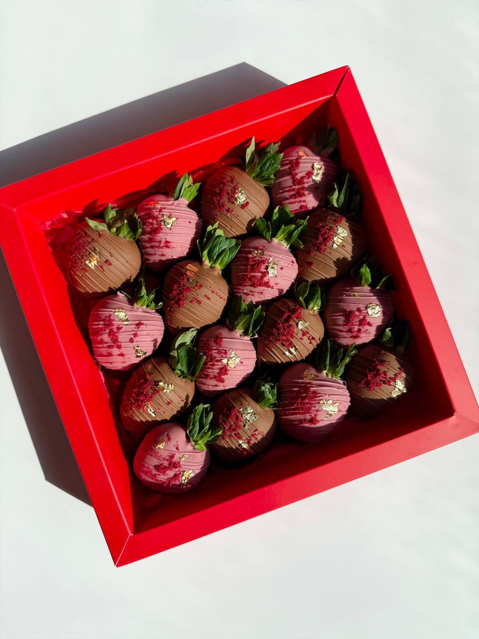 Aya Box – milk and ruby chocolate dipped strawberries with gold dust and raspberry freckles, Dubai gift box