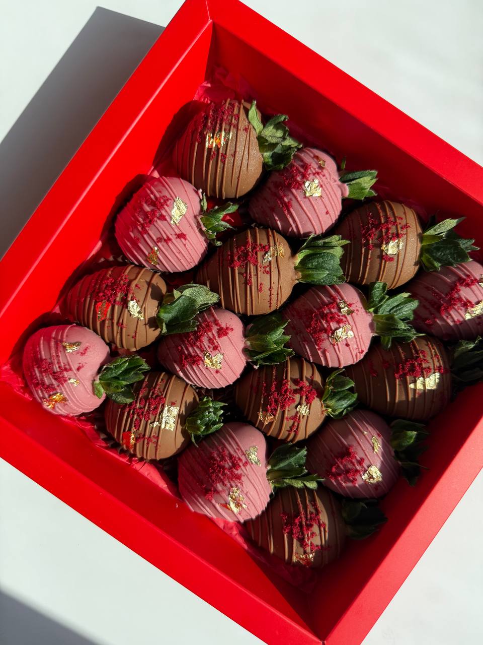 Aya Box – milk and ruby chocolate dipped strawberries with gold dust and raspberry freckles, Dubai gift box