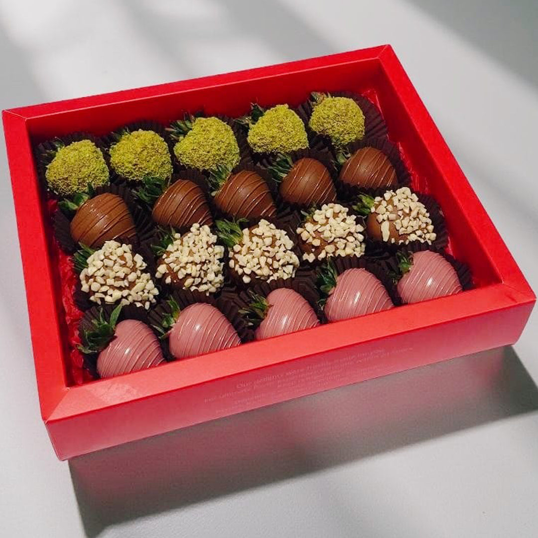 Yasmin Box – strawberries with pistachios, ruby chocolate, almonds and gold spray, indulgent Dubai chocolate gift box