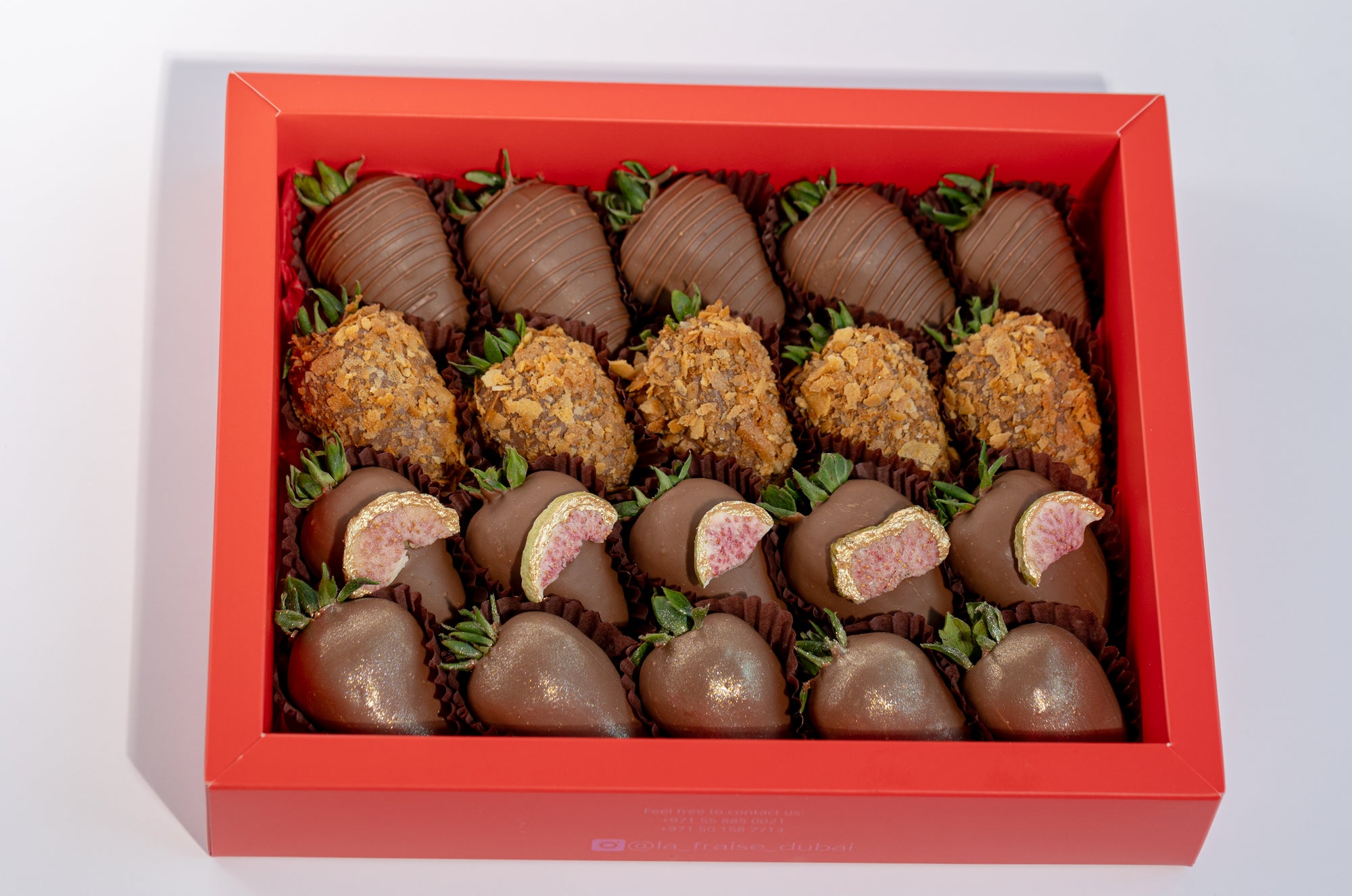 Zaynab Box – milk chocolate strawberries with fig, wafer flakes, stripes, and gold dust, textured Dubai gift box